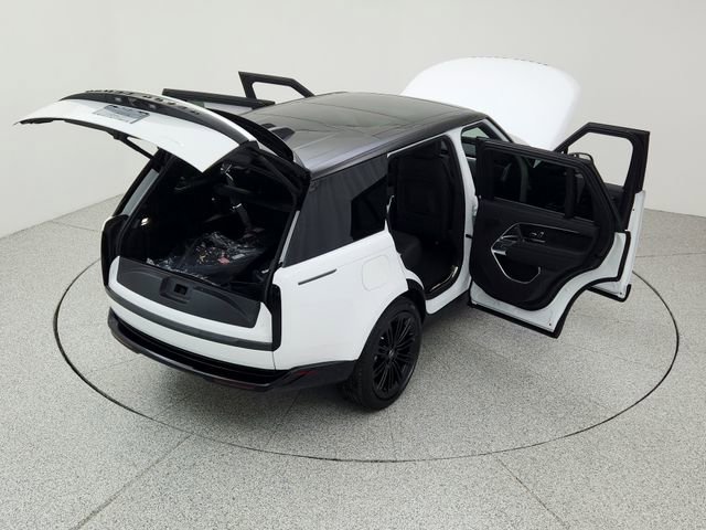 New 2025 Land Rover Range Rover Long Wheelbase SE image 39