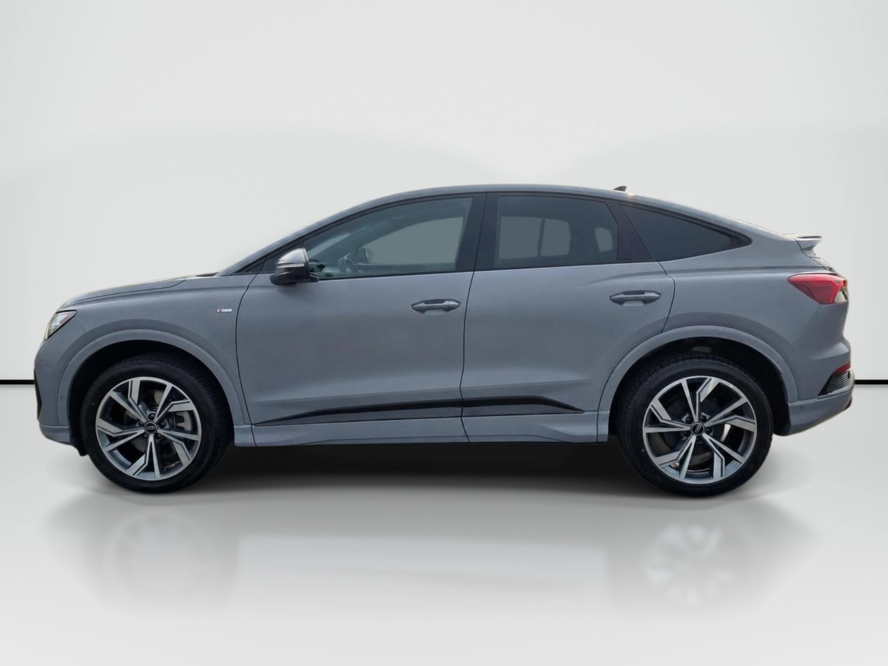 Used 2023 Audi Q4 e-tron Premium Plus w/ Premium Plus AWD/4WD image 2