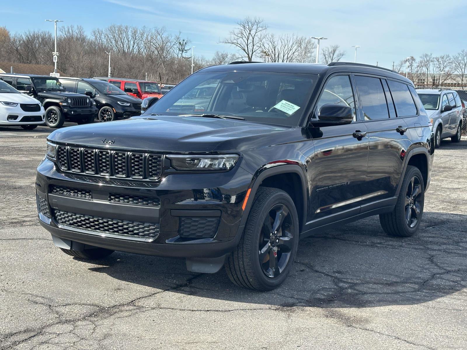 Used 2023 Jeep Grand Cherokee L Laredo image 7