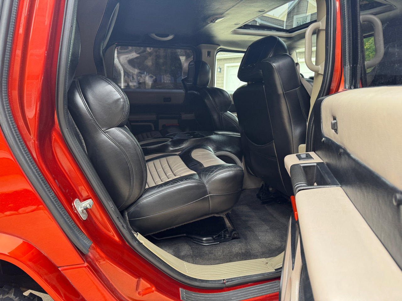 Used 2003 HUMMER H2 w/ Preferred Equipment Group image 30