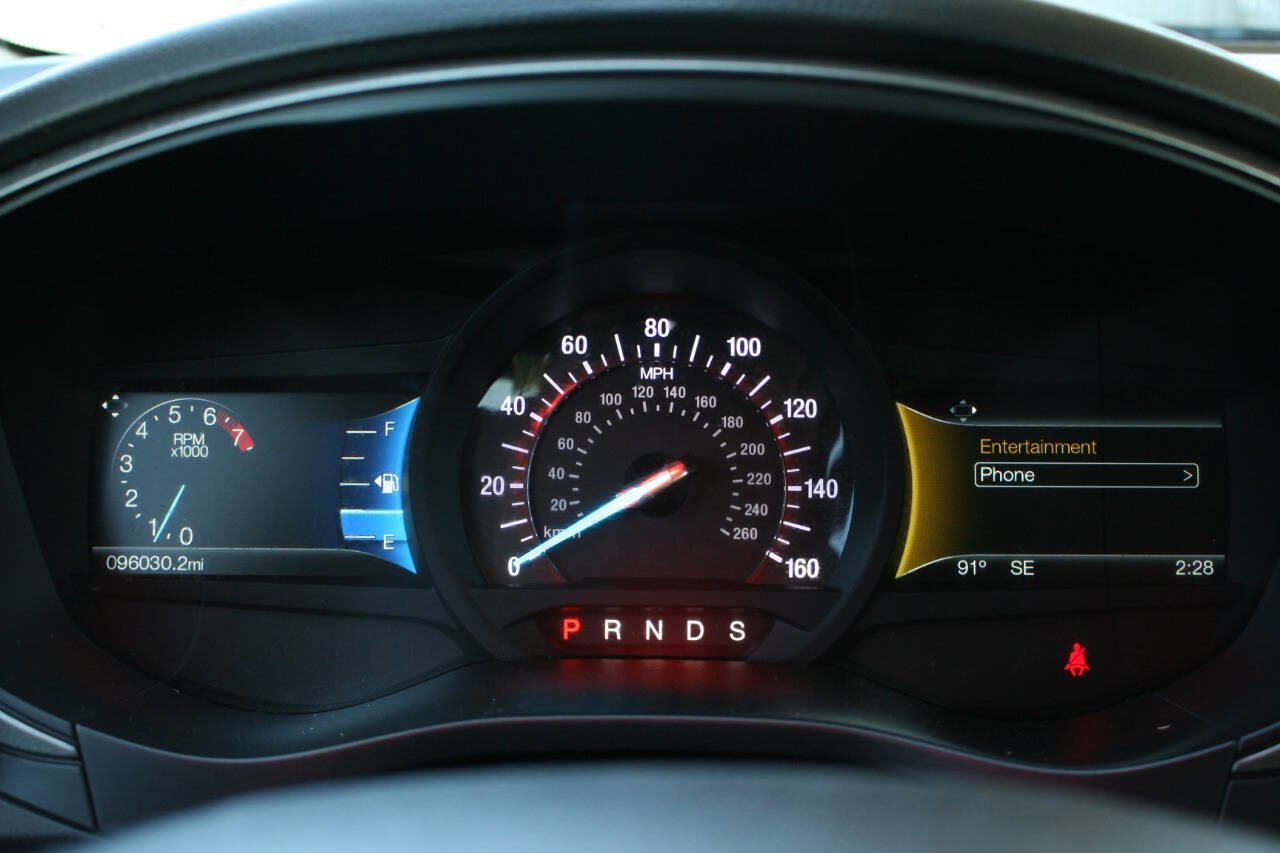 Used 2018 Ford Fusion SE w/ Fusion SE Technology Package FWD image 14