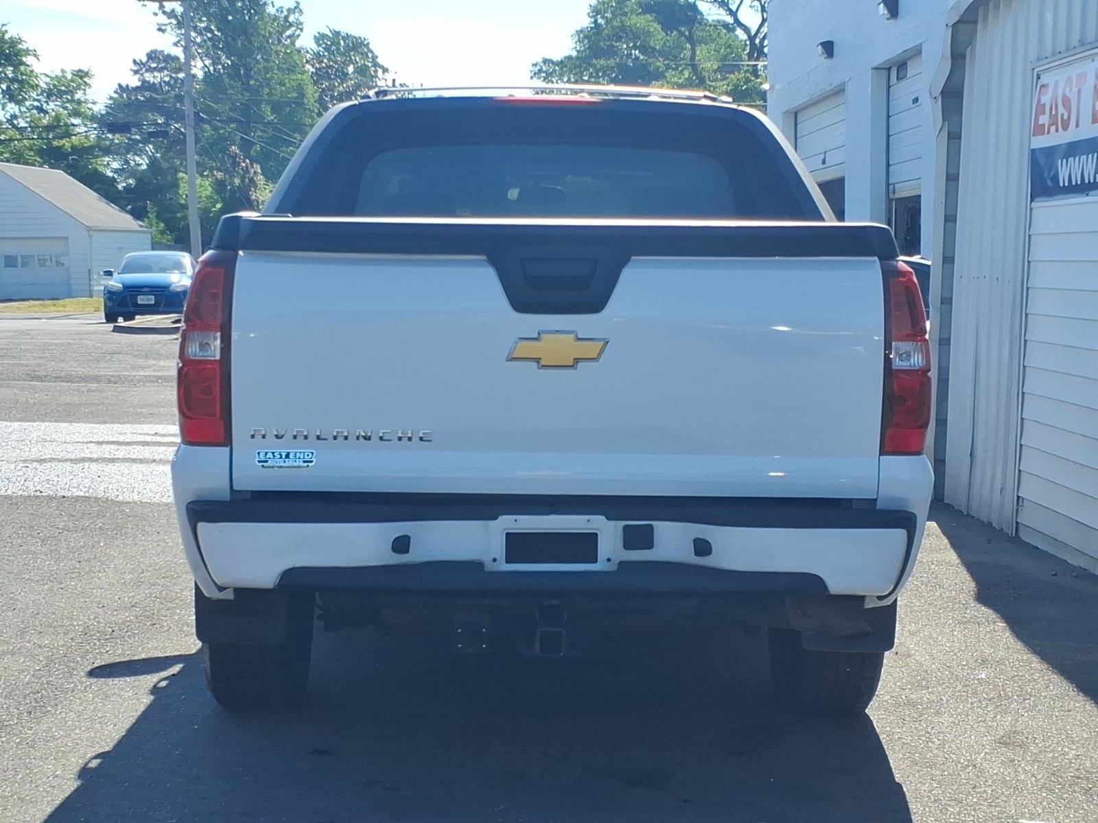 Used 2012 Chevrolet Avalanche LS AWD/4WD image 4