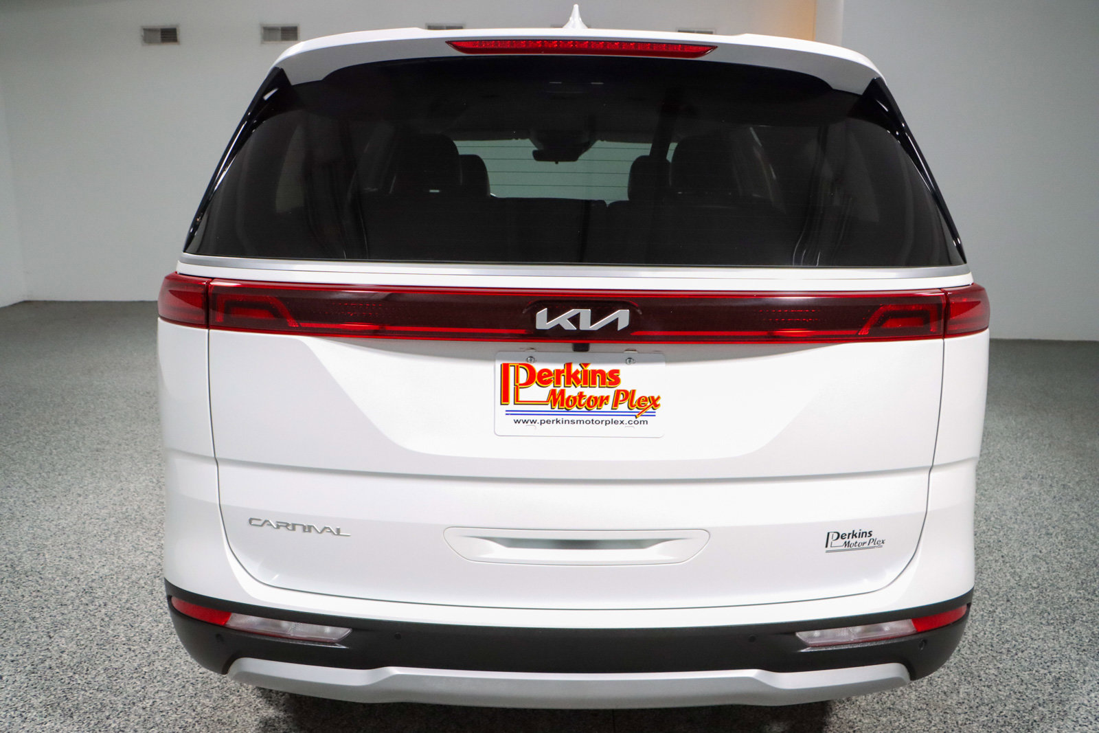 Used 2023 Kia Carnival LX FWD image 8