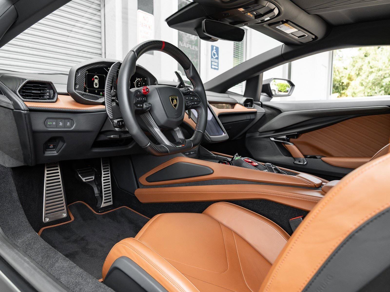 Used 2024 Lamborghini Revuelto image 6