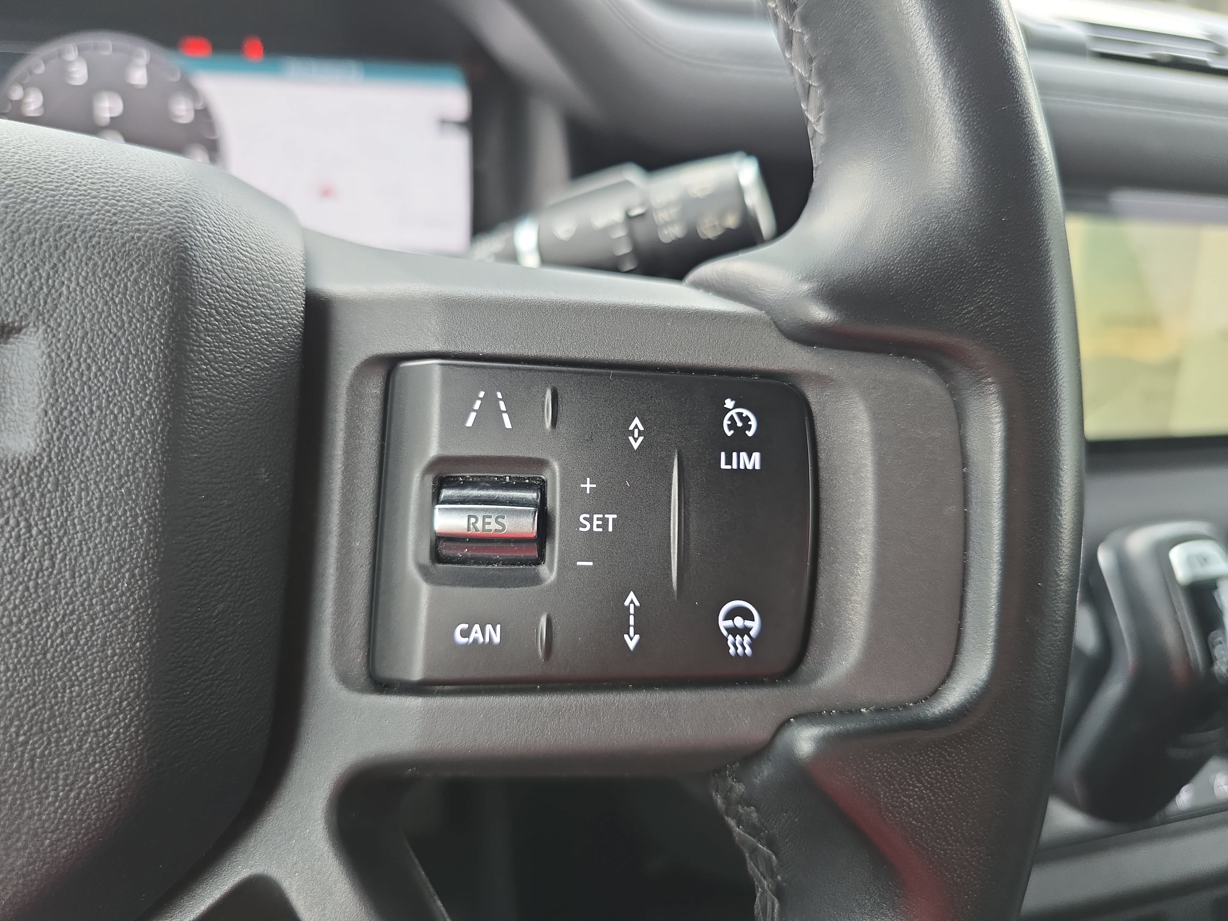 Used 2023 Land Rover Defender 110 X-Dynamic SE AWD/4WD image 17