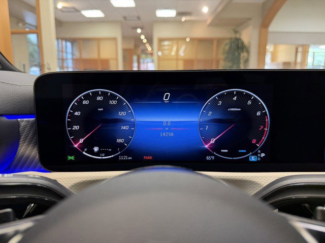 Used 2025 Mercedes-Benz CLA 250 image 9