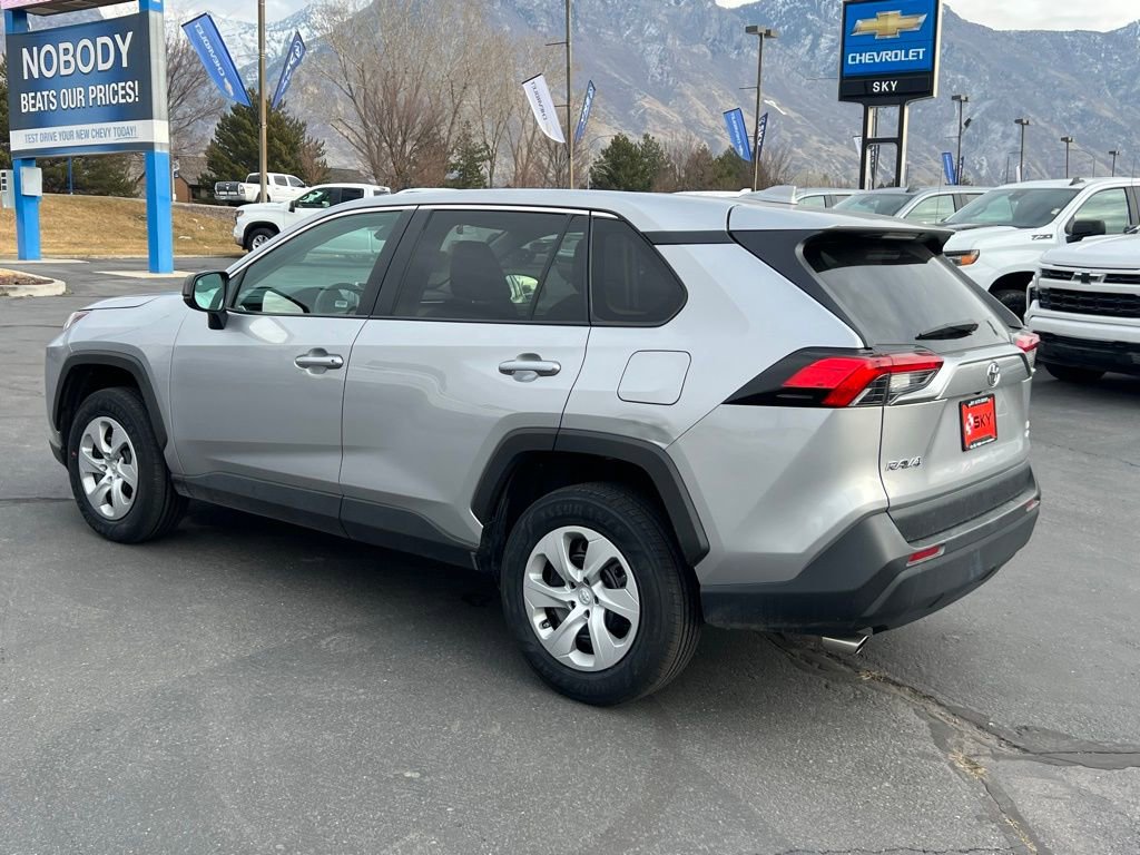 Used 2024 Toyota RAV4 LE AWD/4WD image 9