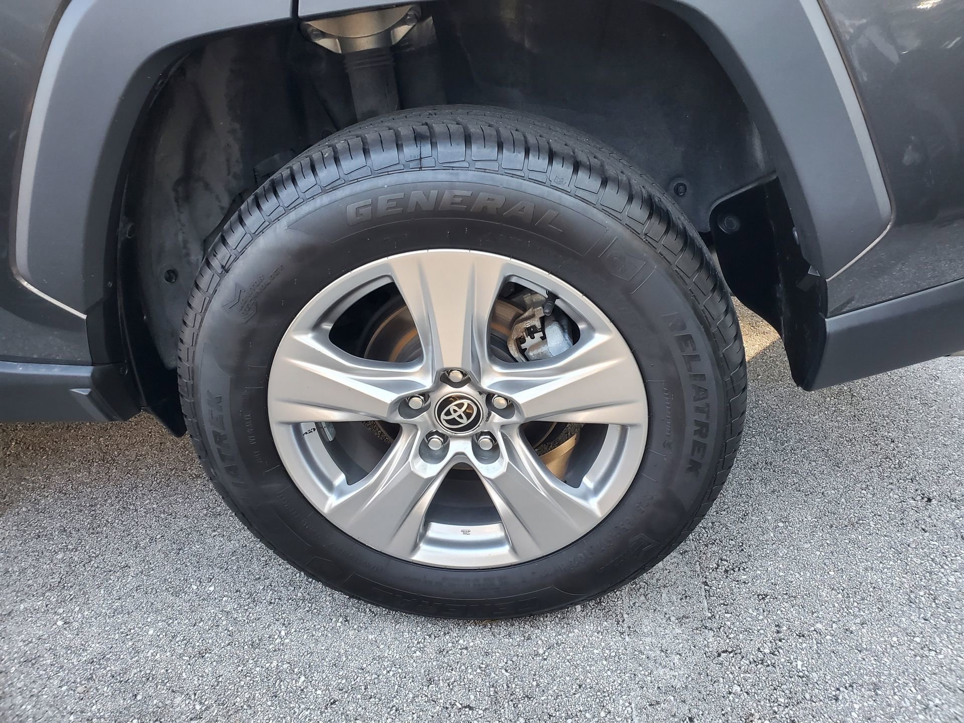 Used 2022 Toyota RAV4 XLE image 6