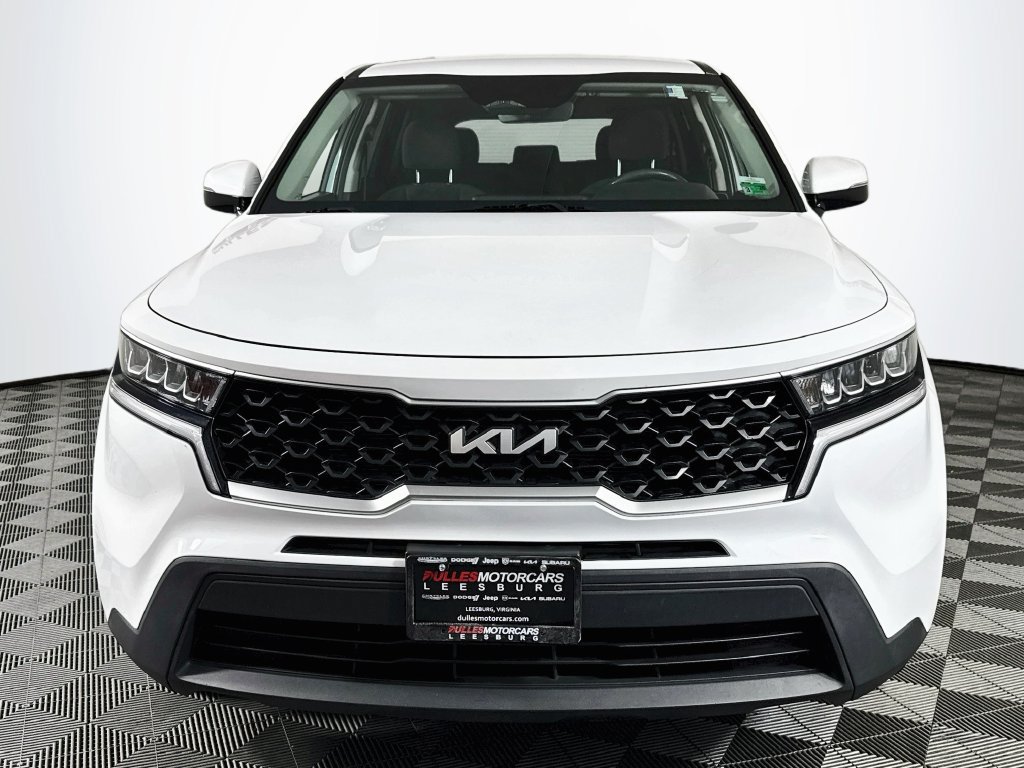 Used 2023 Kia Sorento LX FWD image 2