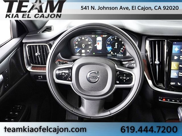 Used 2020 Volvo V60 T5 Cross Country image 22