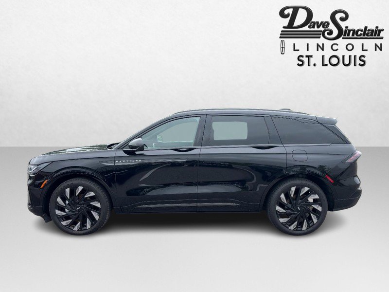 Used 2025 Lincoln Nautilus Reserve AWD/4WD image 6