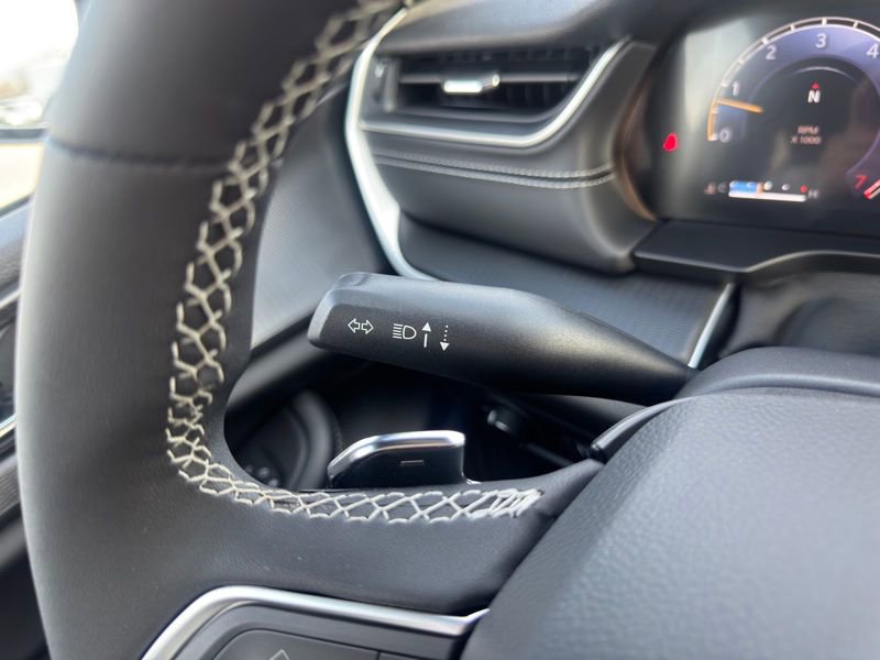 Used 2025 Jeep Grand Cherokee Altitude image 27