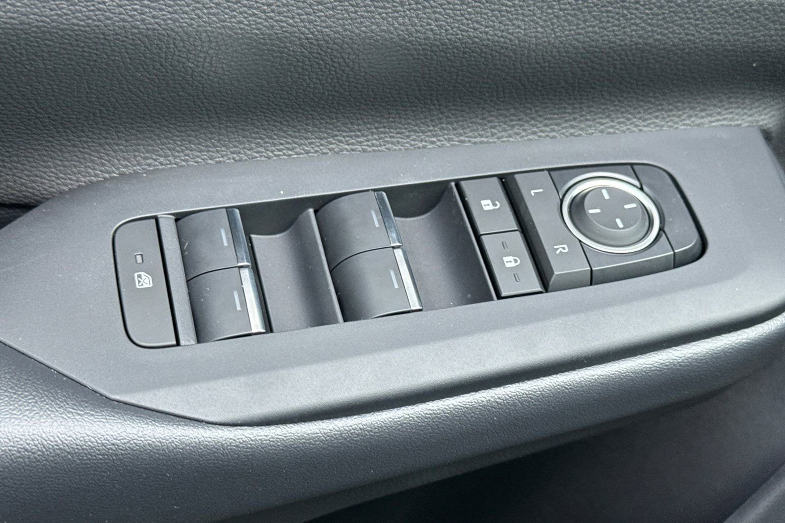 New 2026 Toyota Prius Plug-In Hybrid FWD image 12