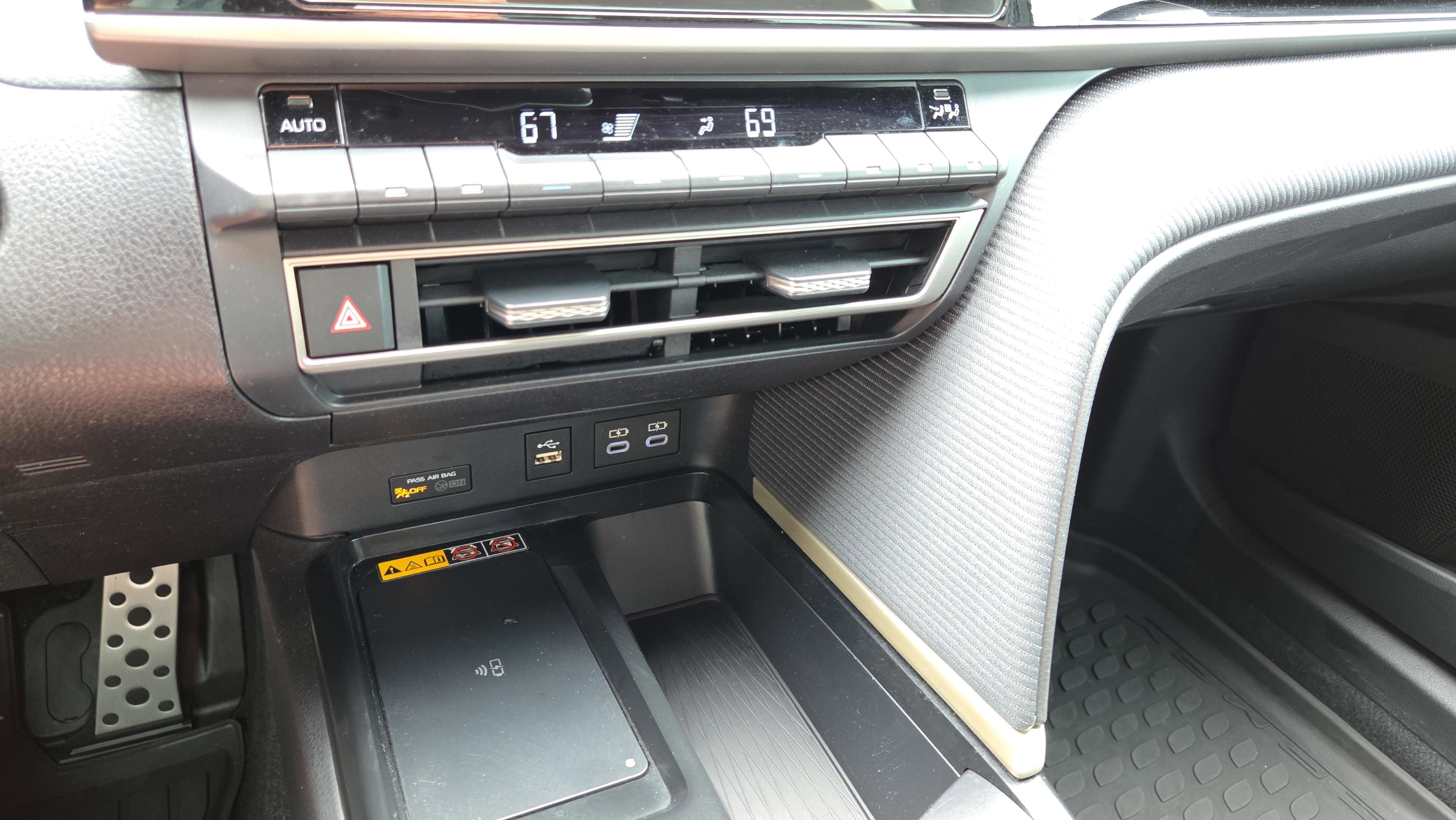 Used 2025 Toyota Camry SE FWD image 21