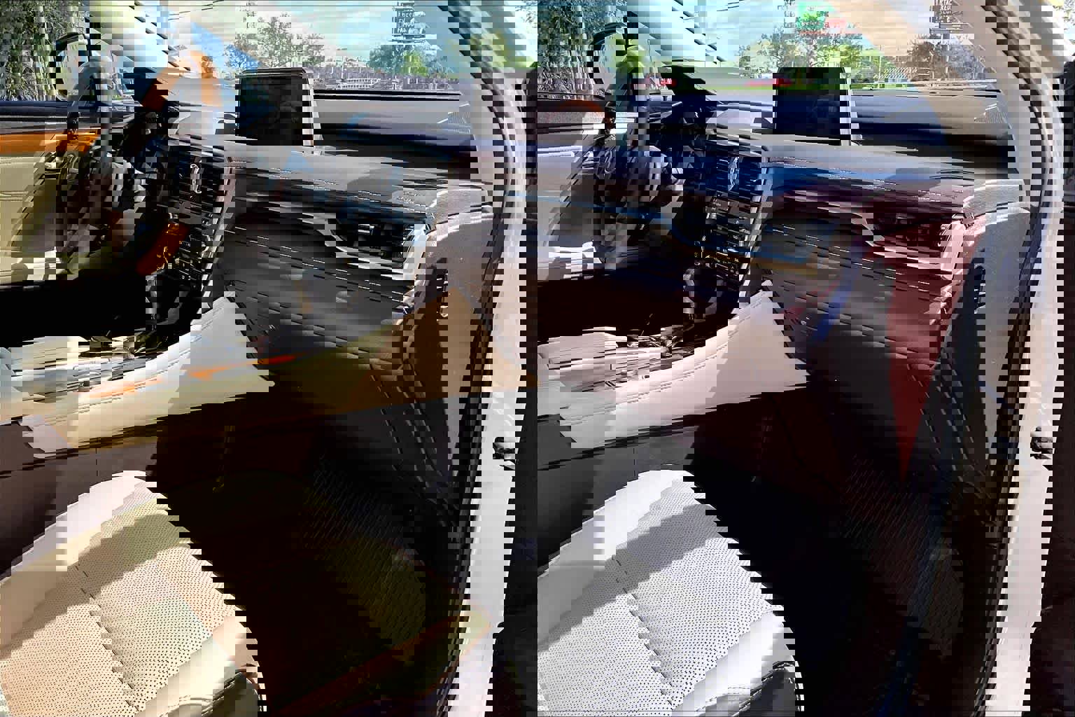 Used 2019 Lexus RX 450h AWD w/ Navigation Package image 19