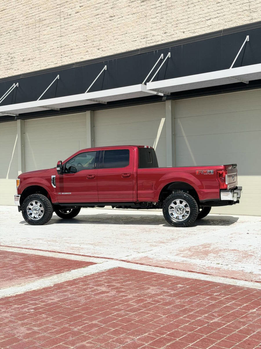 Used 2017 Ford F250 Lariat w/ Lariat Ultimate Package AWD/4WD image 3