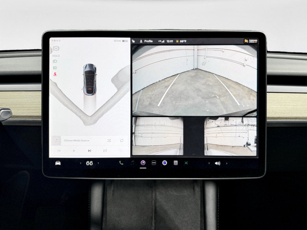 Used 2022 Tesla Model Y Long Range image 14