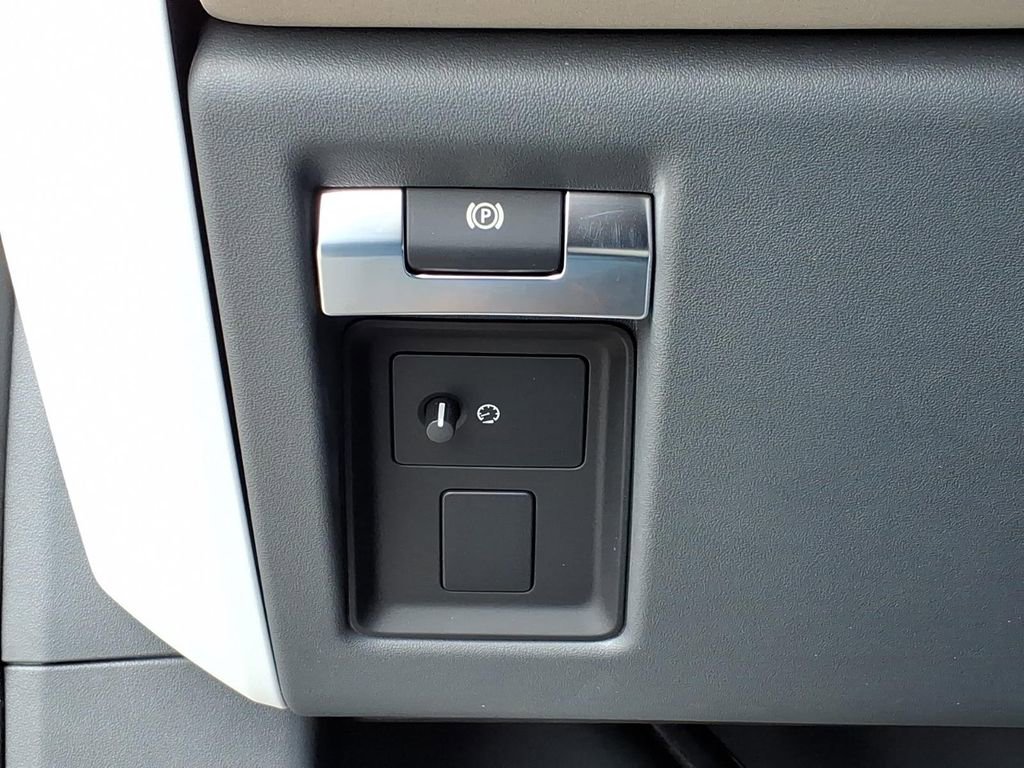 Used 2023 Land Rover Defender 110 SE image 20