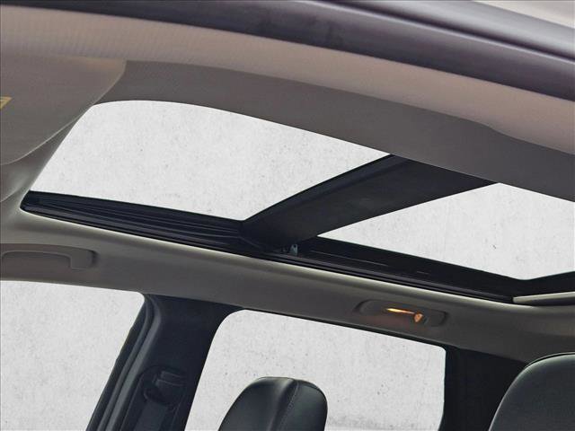 Used 2013 Jeep Grand Cherokee Limited w/ Luxury Group II image 12