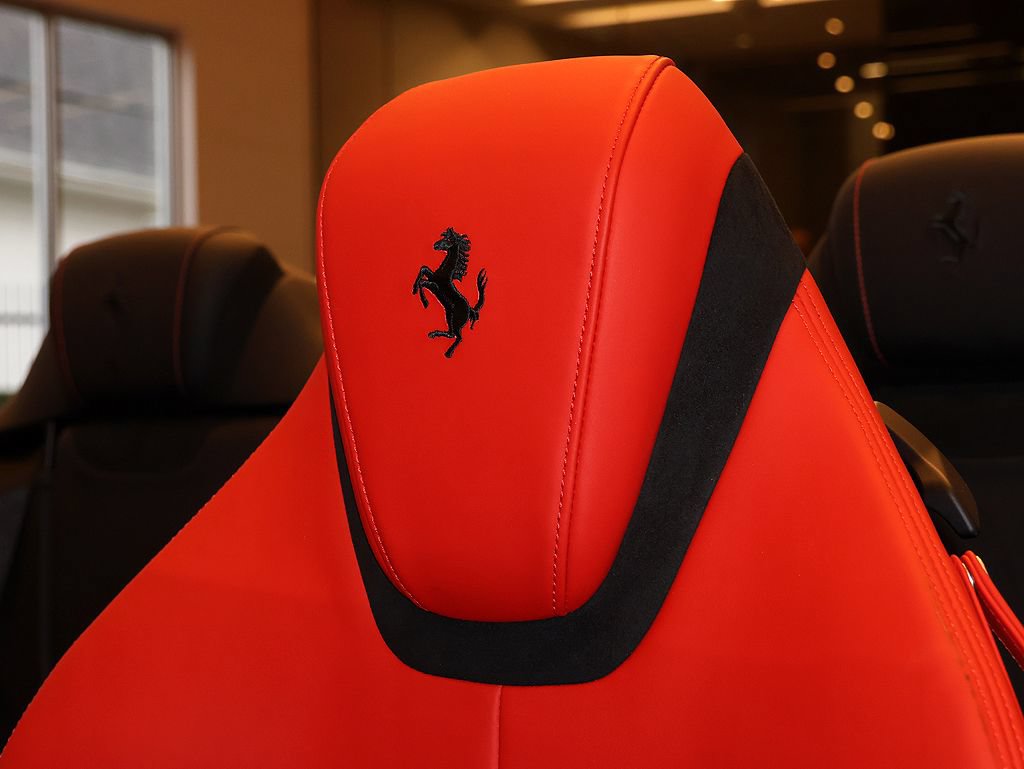Certified 2025 Ferrari Roma Spider RWD image 28