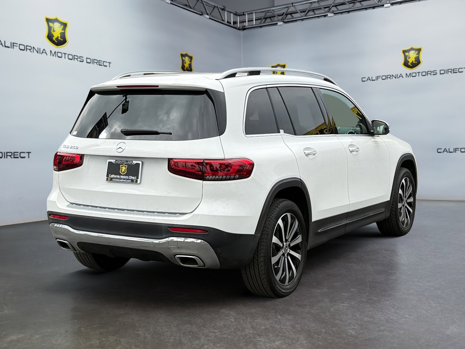 Used 2022 Mercedes-Benz GLB 250 w/ Premium Package Lite image 5