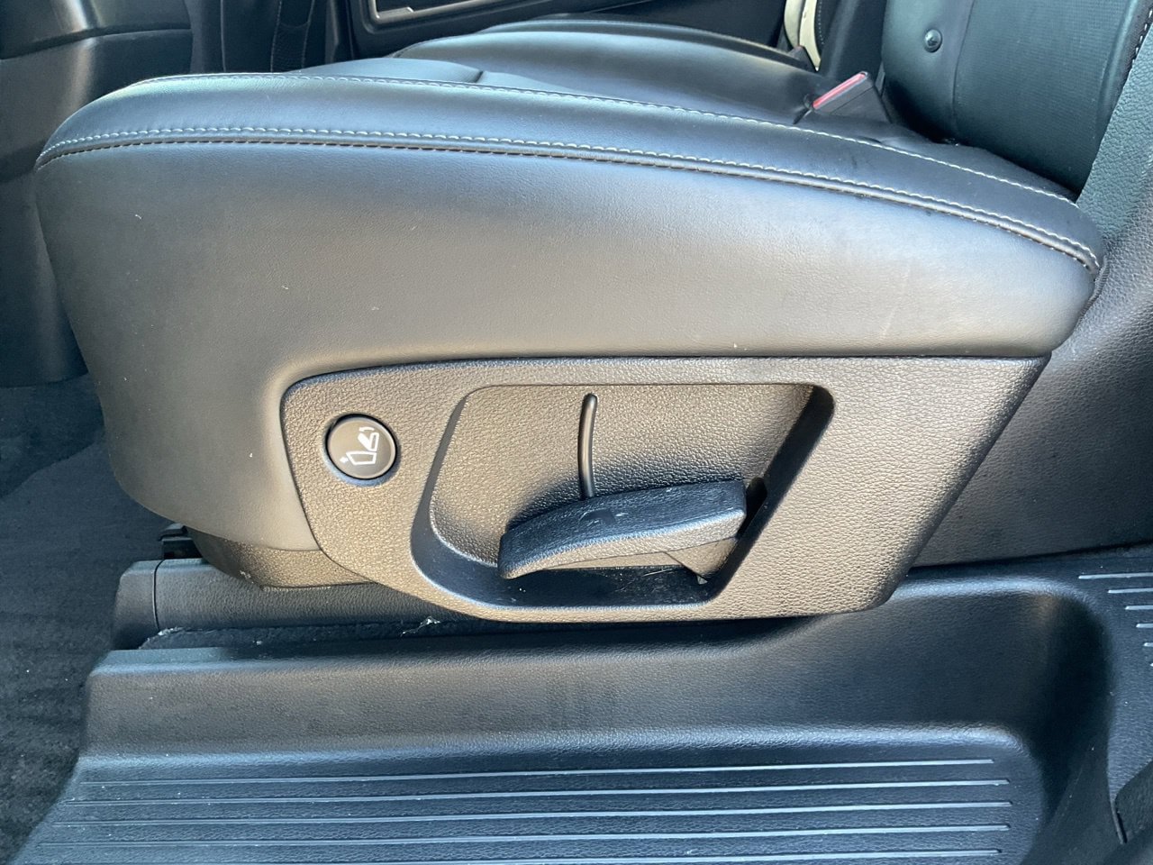 Used 2025 Kia Telluride S FWD image 11