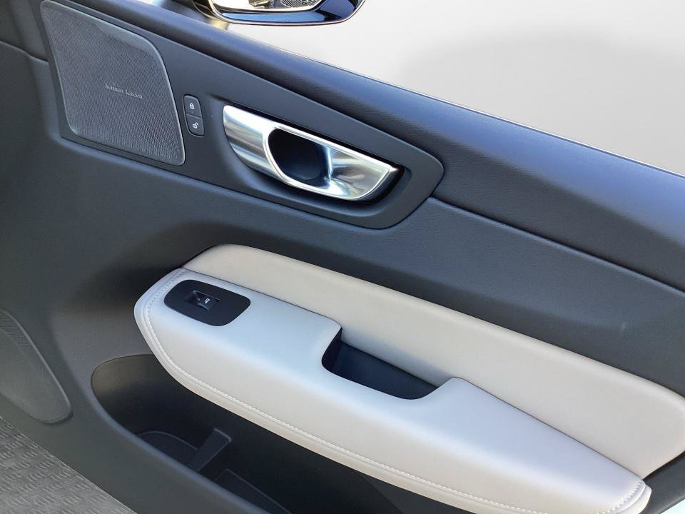 New 2027 Volvo XC60 B5 Plus AWD/4WD image 31