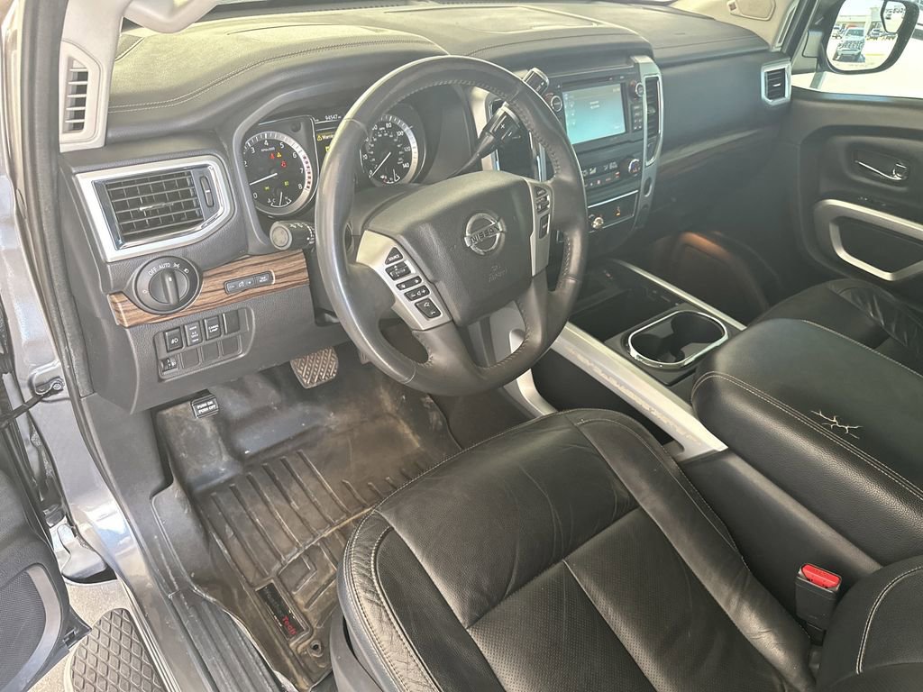 Used 2017 Nissan Titan SL image 13