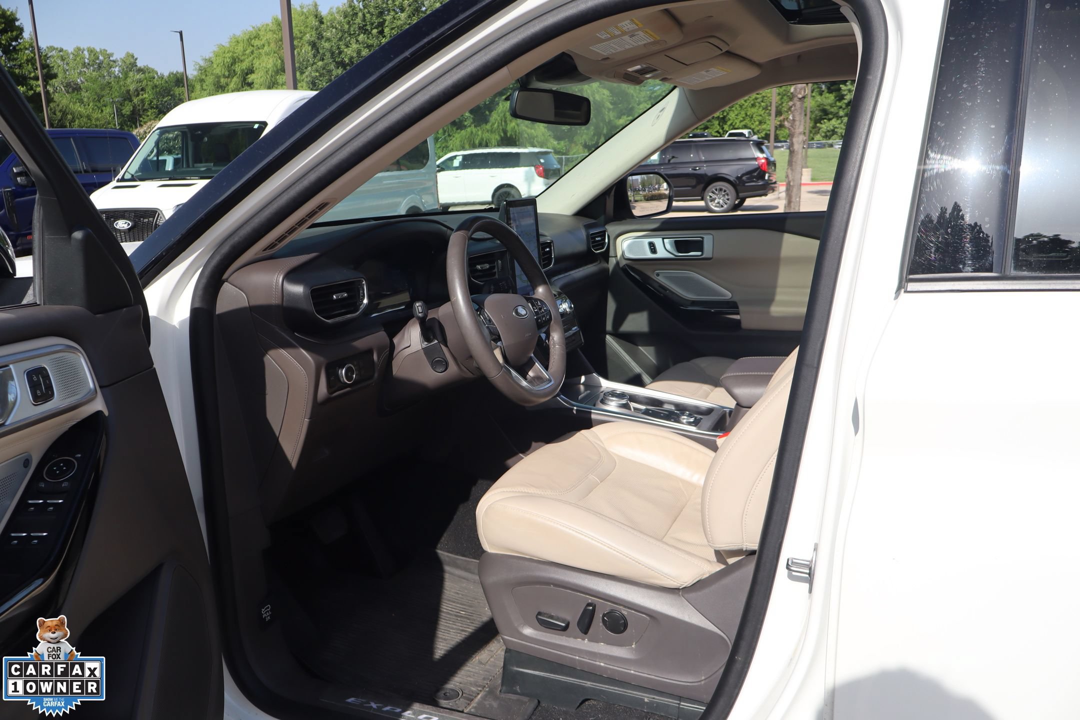Certified 2024 Ford Explorer Platinum w/ Technology Package AWD/4WD image 24