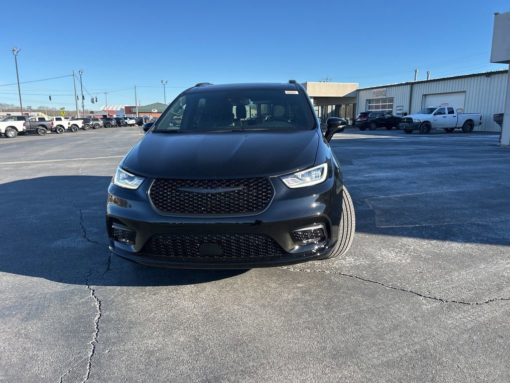 New 2026 Chrysler Pacifica Limited w/ S Appearance Package image 9