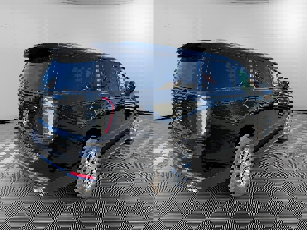 New 2026 Chevrolet Suburban Premier image 5