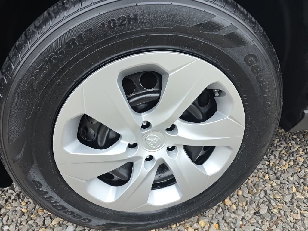 Used 2024 Toyota RAV4 LE image 10