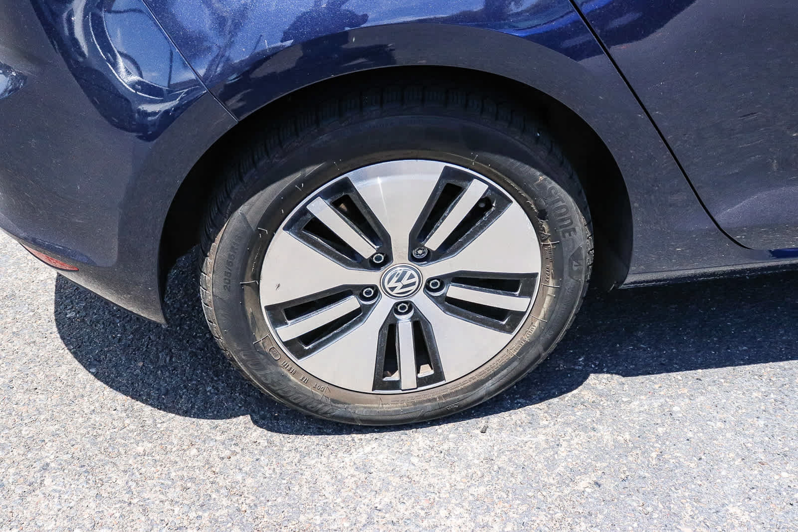 Used 2016 Volkswagen e-Golf SE FWD image 13