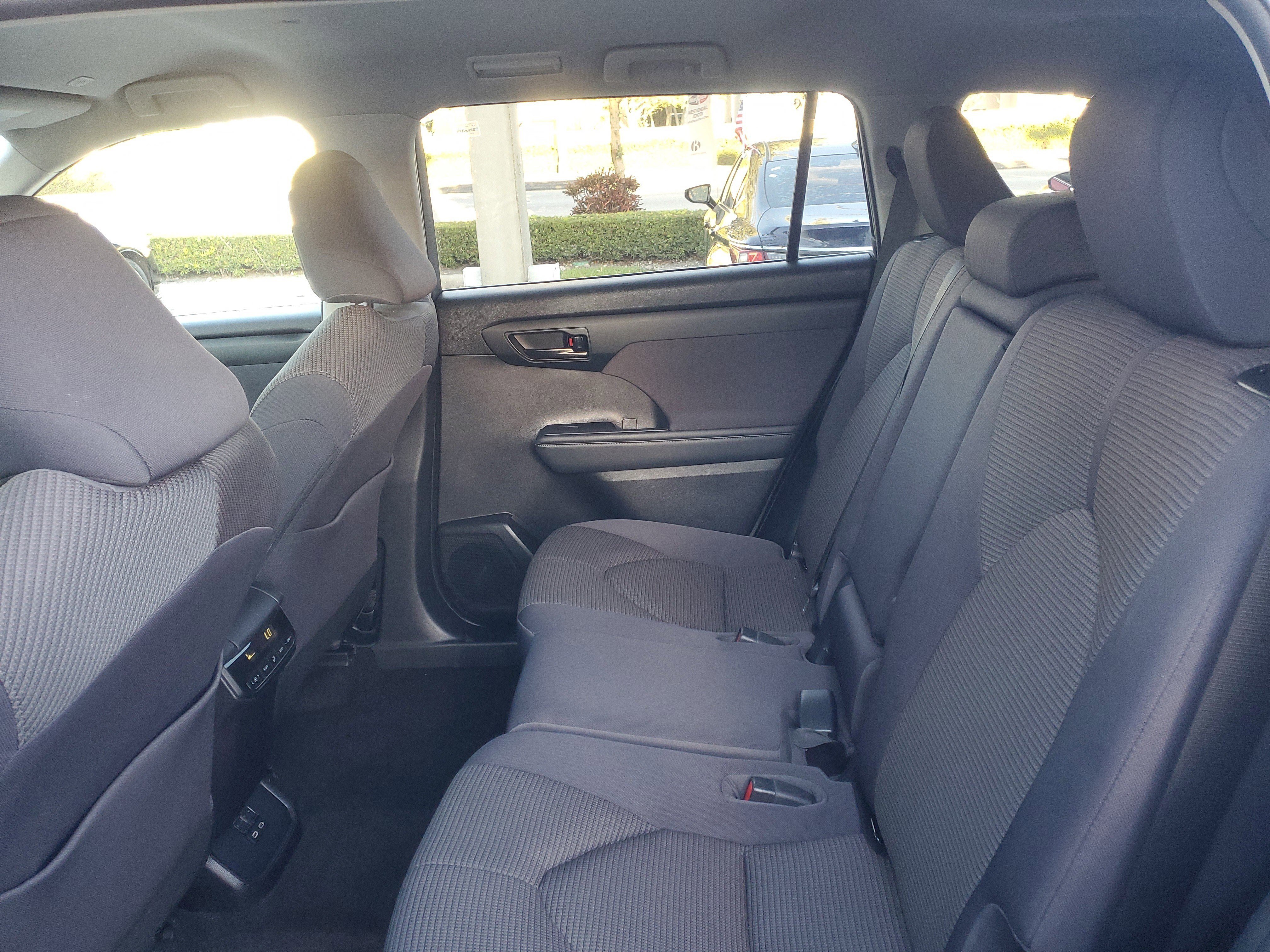 Used 2023 Toyota Highlander LE image 12