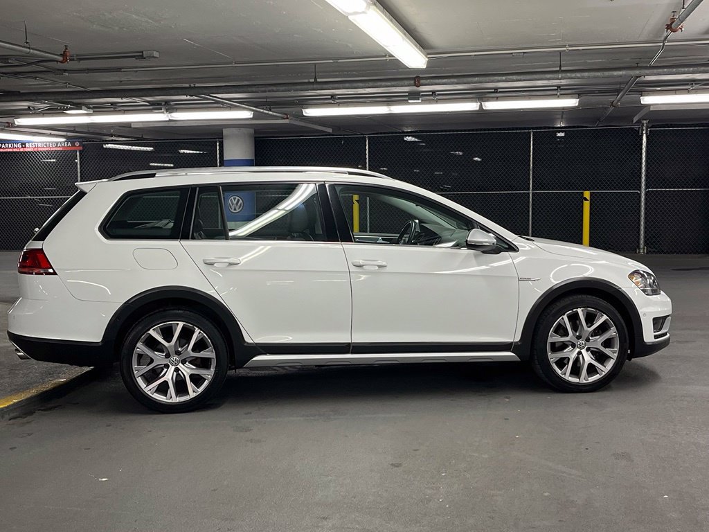 Used 2017 Volkswagen Golf Alltrack SEL AWD/4WD image 35
