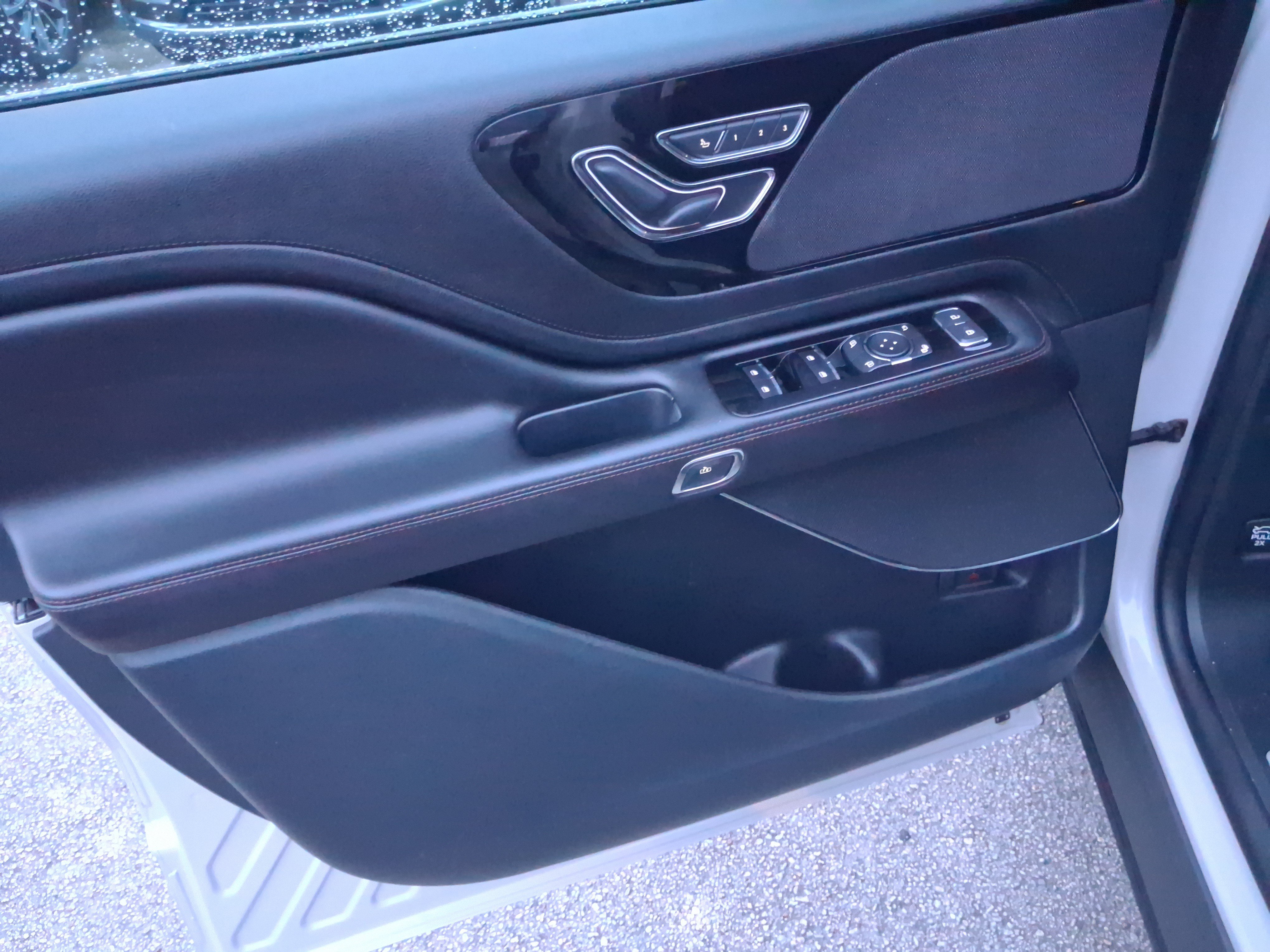 Used 2024 Lincoln Aviator 2WD w/ Premium Package image 11