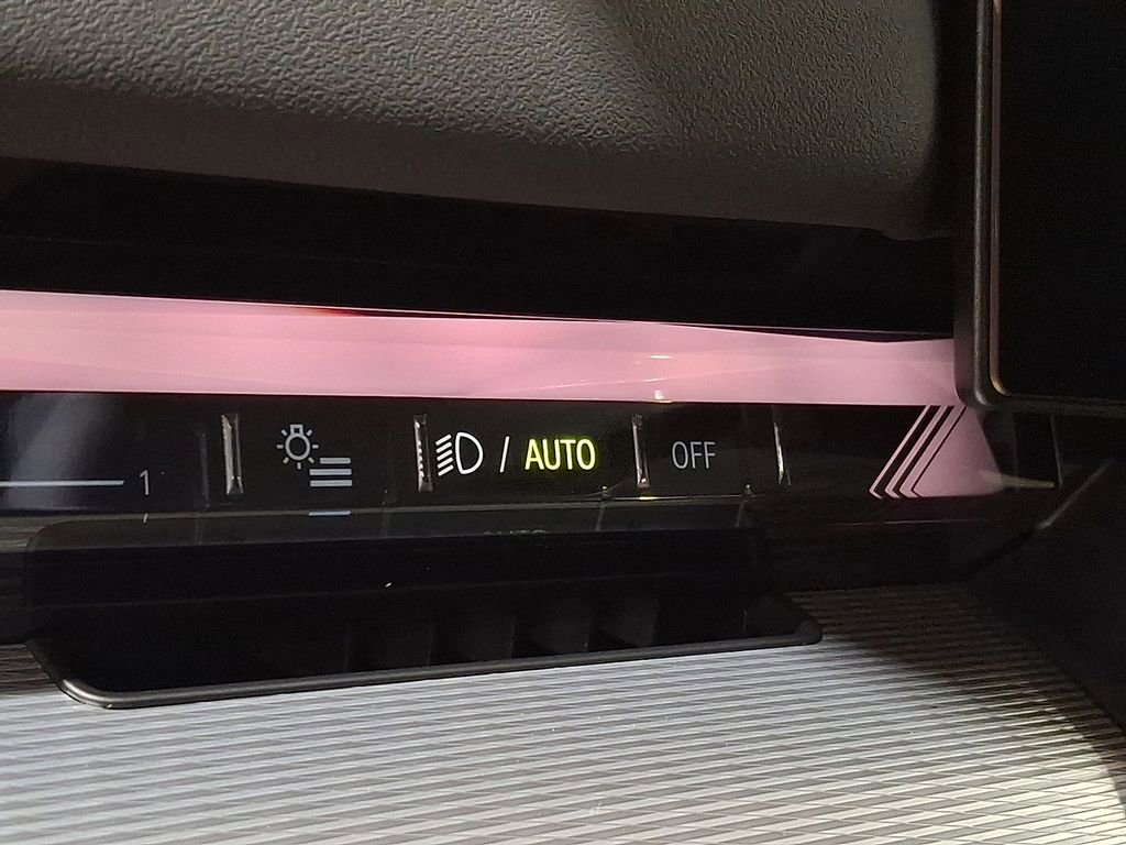 Used 2025 BMW i5 xDrive40 image 23