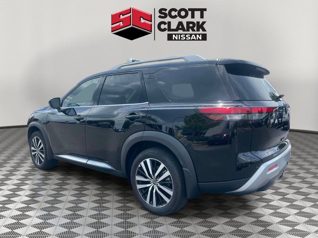 Used 2025 Nissan Pathfinder Platinum FWD image 4