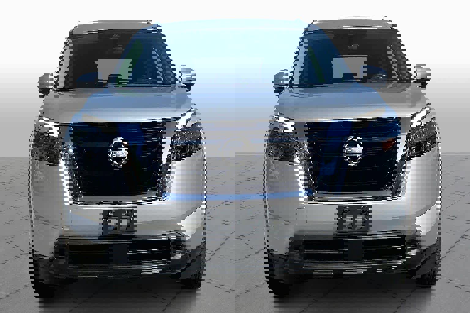 Used 2025 Nissan Pathfinder SV image 4