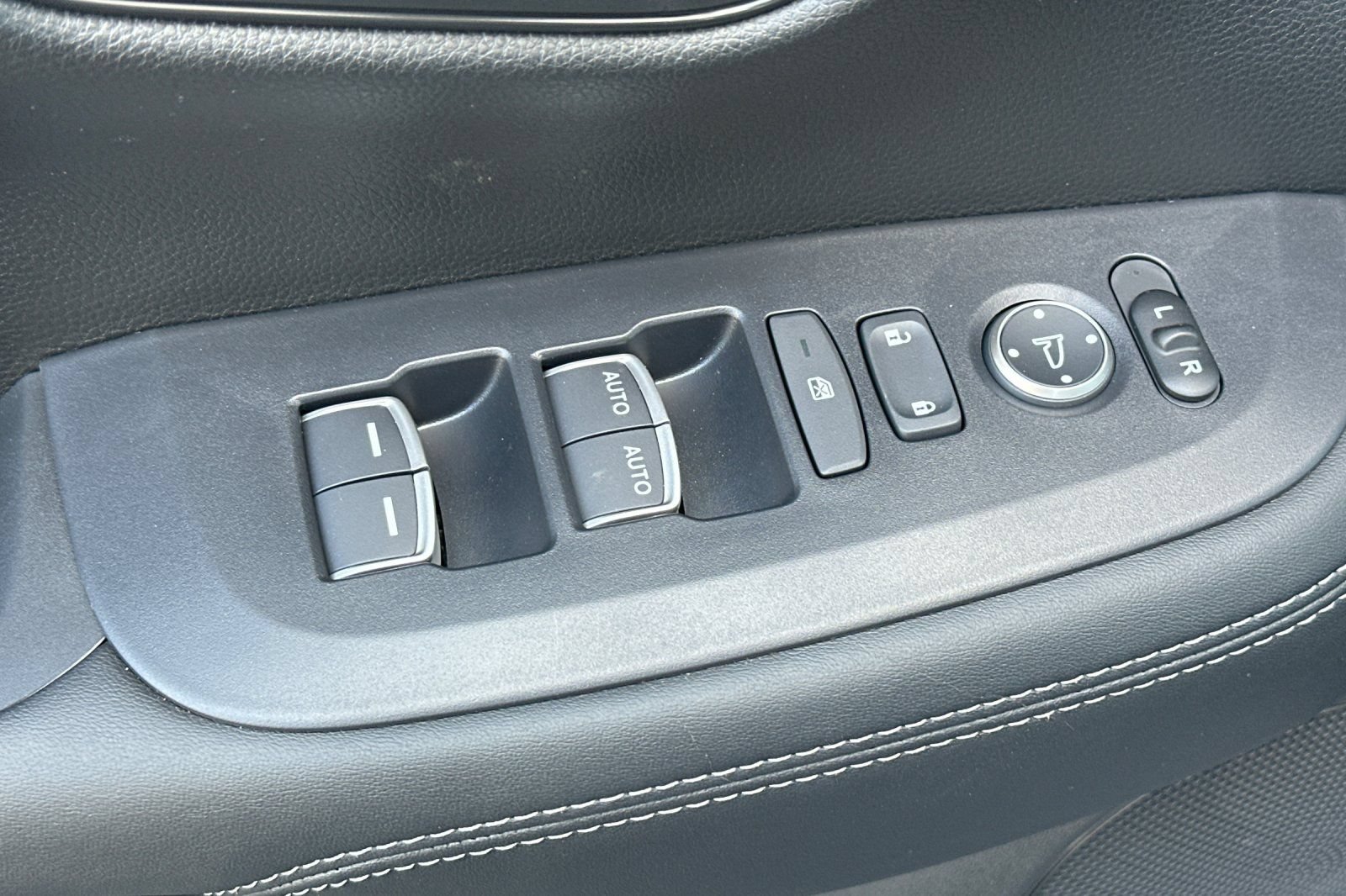Certified 2026 Honda HR-V EX-L image 11
