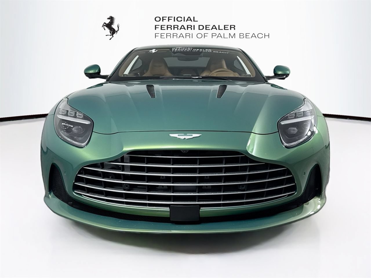 Used 2024 Aston Martin DB12 Coupe RWD image 2