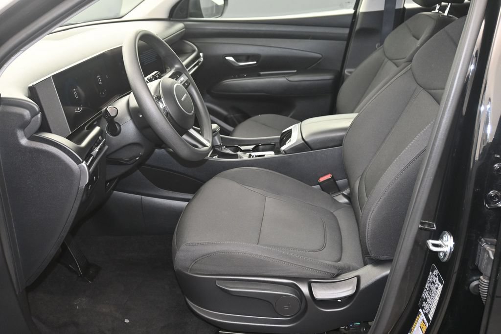 Used 2025 Hyundai Tucson SE AWD/4WD image 10