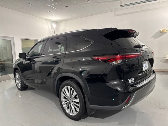 Used 2025 Toyota Highlander Platinum AWD/4WD image 6