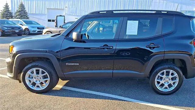 Certified 2023 Jeep Renegade Latitude w/ Sun/Sound Group image 5