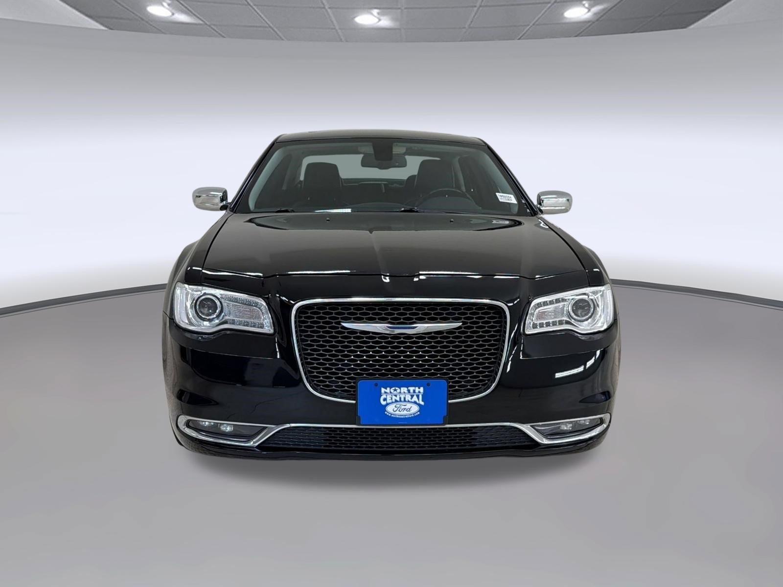 Used 2017 Chrysler 300 C RWD image 6