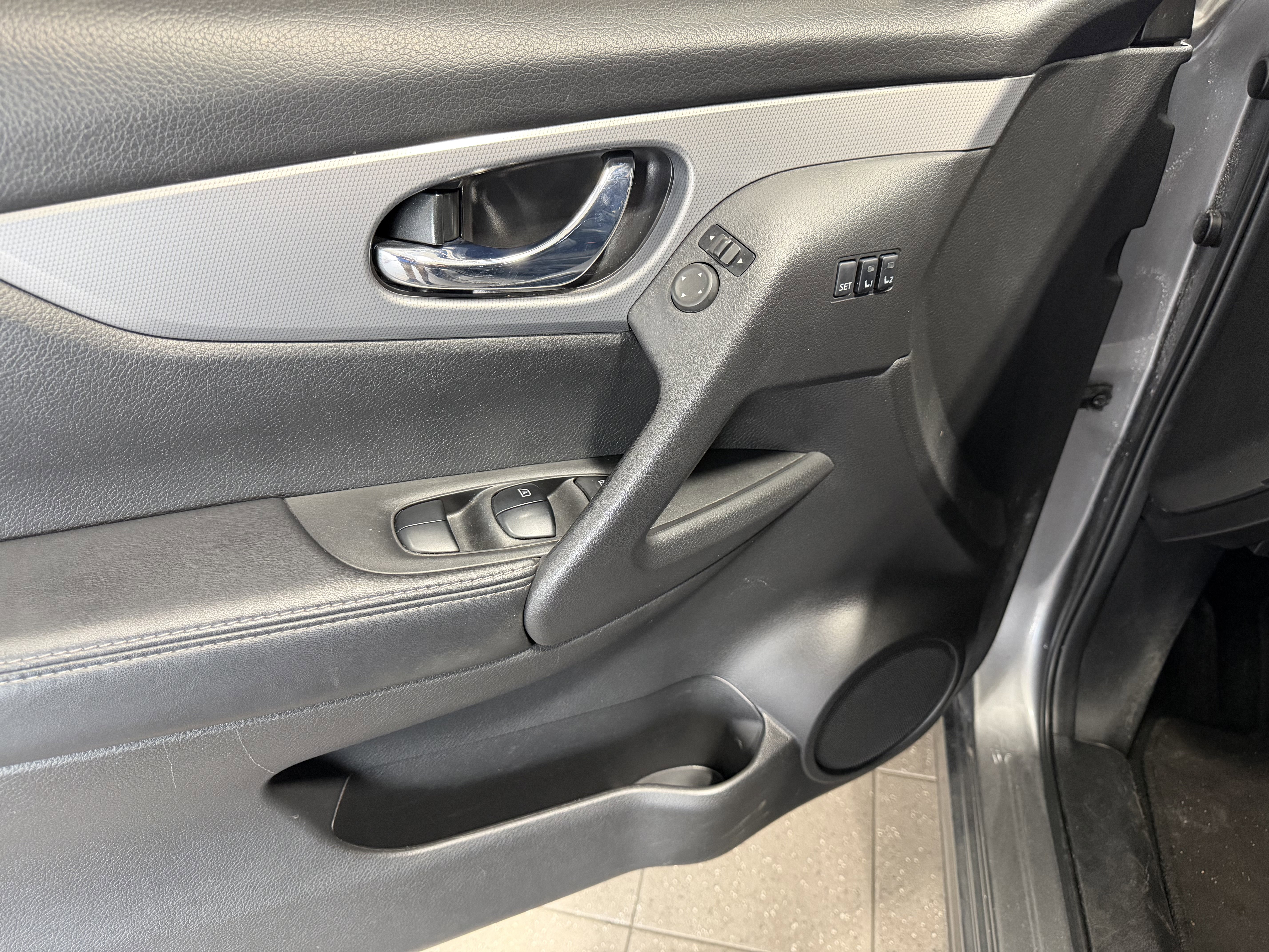 Used 2020 Nissan Rogue Sport SV w/ Technology Package image 6