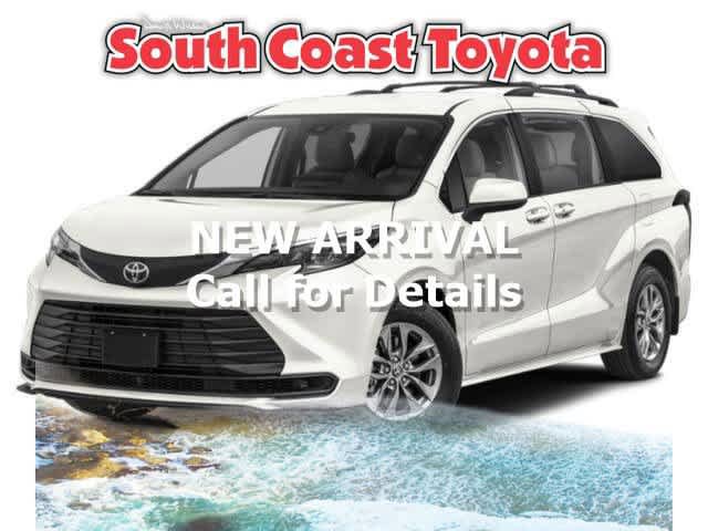 Used 2025 Toyota Sienna LE AWD/4WD image 1