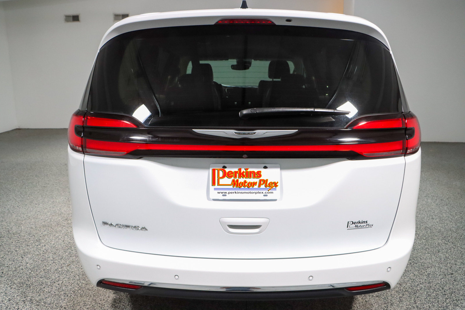 Used 2023 Chrysler Pacifica Touring-L FWD image 8