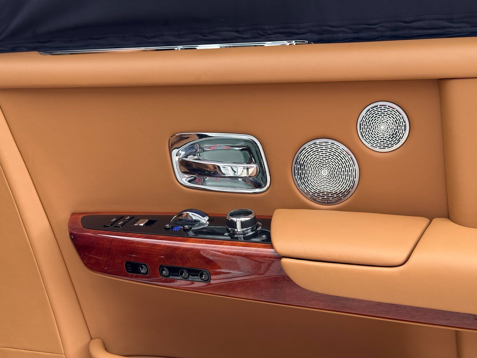 Used 2018 Rolls-Royce Phantom Extended Wheelbase RWD image 38