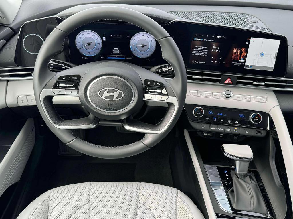 New 2025 Hyundai Elantra Limited image 18